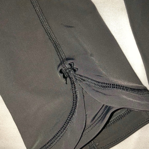 Under Armour grey capri compression pants - Picture 3 of 6